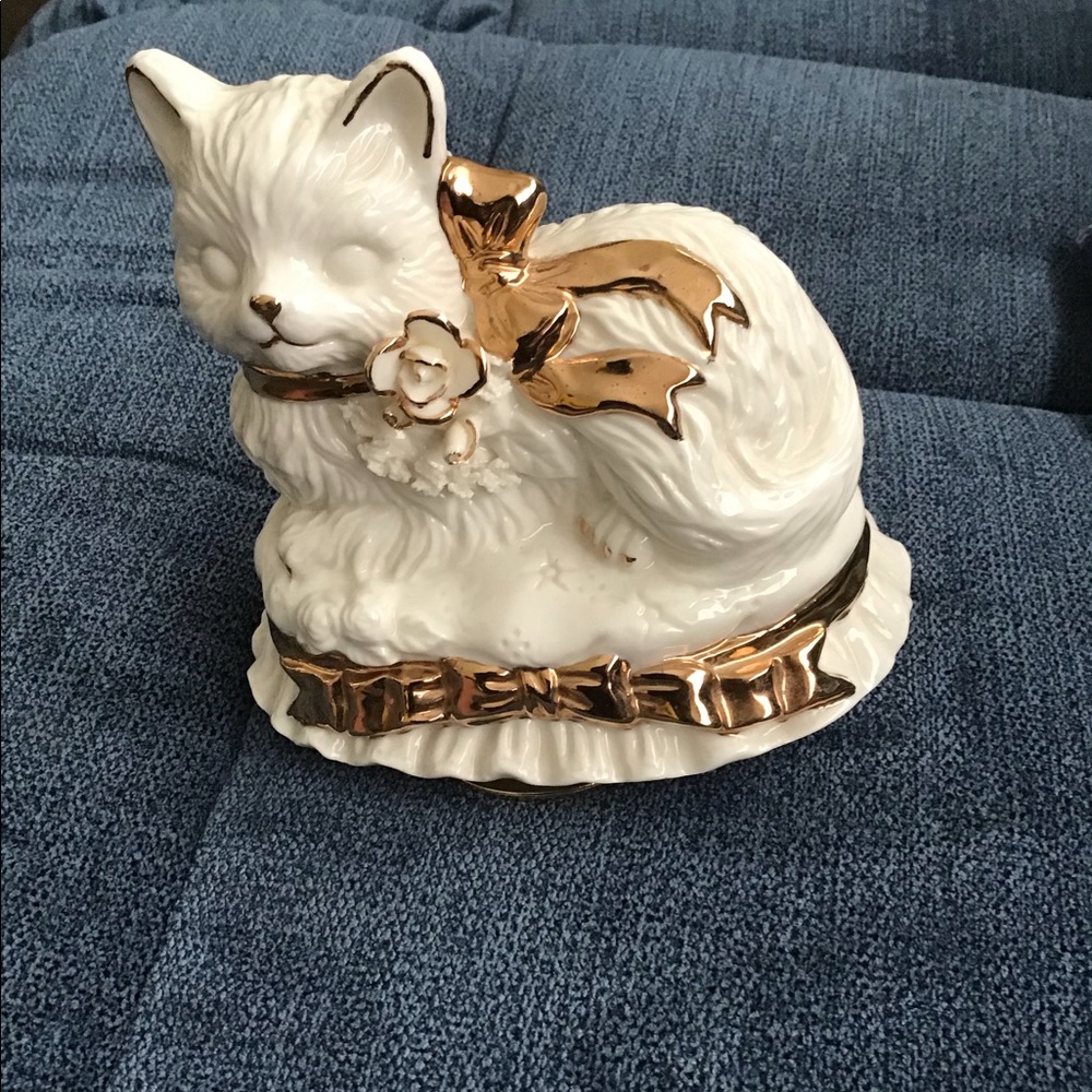 Cat music box